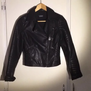  - Jacka från topshop använd ett par gånger, fake läder, nypris 1650kr