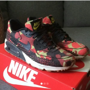  - säljer vidare dessa snygga fräsha airmax pga fel storlek. (lånad bild av tjejen jag köpte dom ifrån)  möts upp i sundbyberg/stan.  