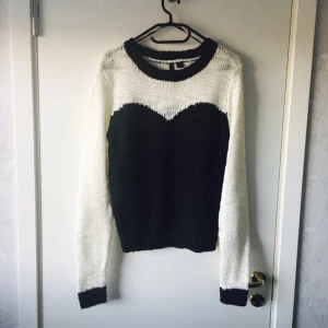  - H&M tröja i storlek 38. Använd vid ett tillfälle.