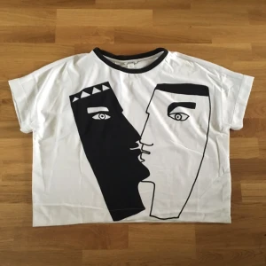  - Snygg top från Monki, enbart använd en gång! 🙌🏼😀✨💕