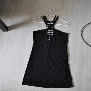  - Top/linne från swedenrock shop 

Aldrig använd (prislapp kvar) 

FRAKT TILLKOMMER (Kan även samfrakta) 
