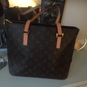 Väska  - Fin väska i fin skick .