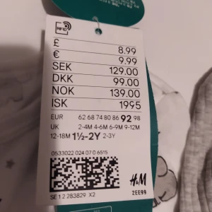 Helt nya bodys strl 92 HM elefantmönster och gråribbad - Med tags. Djur och rökfritt hem.