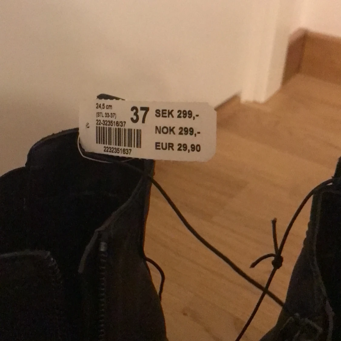 Höstskor / vinterskor storlek 37 helt oanvända. Säljer eftersom att de inte passade mig i storleken - 90