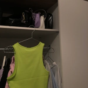 fin topp från h&m 🤍 - storlek: s väldigt bra skick  använt plagget max 1 gång 69  🤍