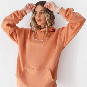 Pretty little thing hoodie strl S - Jättesnygg oanvänd skön hoodie med lappen kvar. Frakt ingår ej i priset