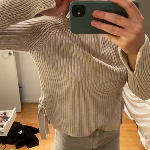 Stickad tröja - Jättefin stickad tröja från hunkydory. Aldrig använd. Passar storlek xs-m