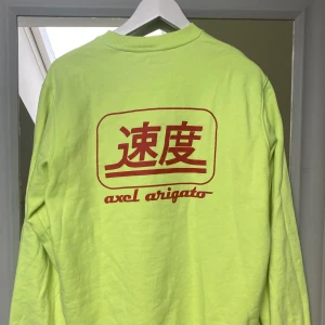 Axel arigato sweatshirt - Säljer denna helt oanvända Axel Arigato sweatshirt då den tyvärr inte kommer till användning. Tröjan är i stl S (herr) passar mig som har S annars på et härligt oversized sätt! Kan stå för frakten vid smidig affär🥰