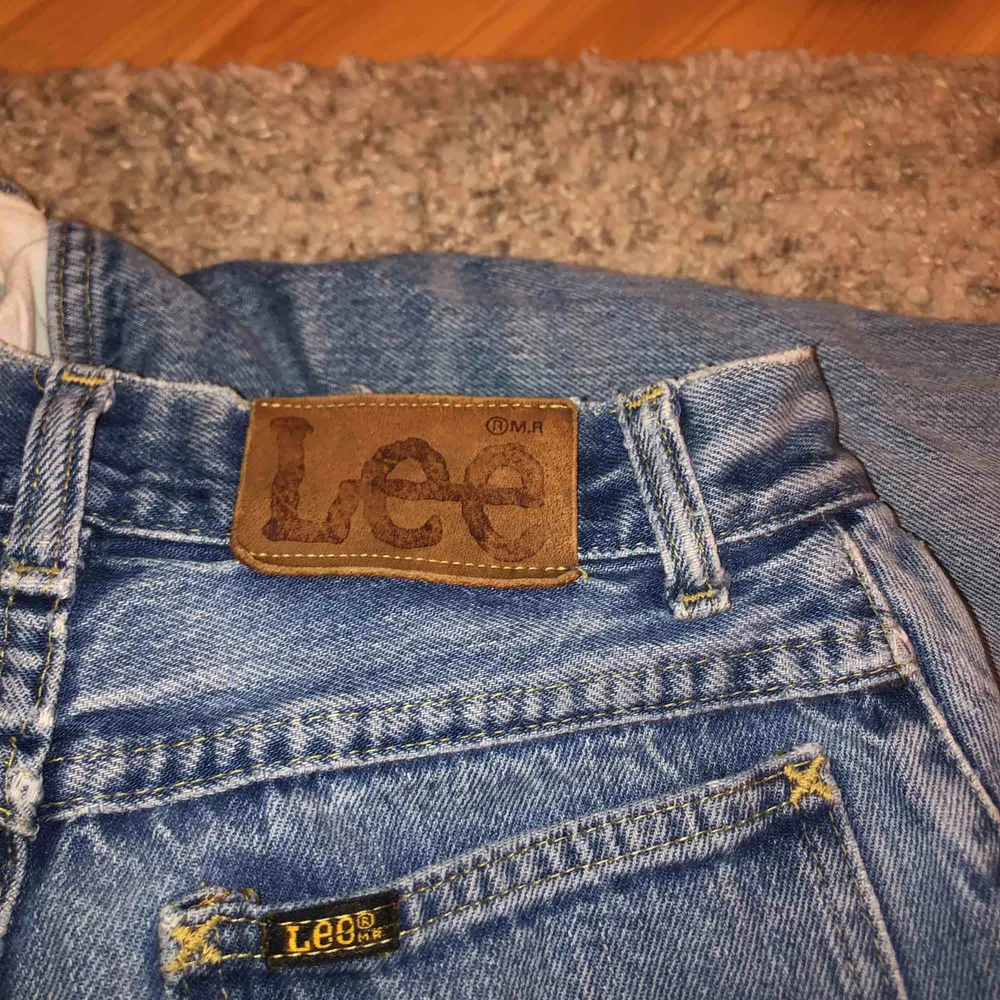 Skitsnygga LEE jeans köpta på vintage butiken broadway and sons!!💘 säljes för 200 kr+frakt. Jeans & Byxor.