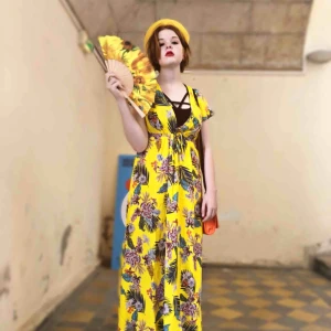  - Gul härlig maxi klänning från Arles. Orginalpris: 450 kr