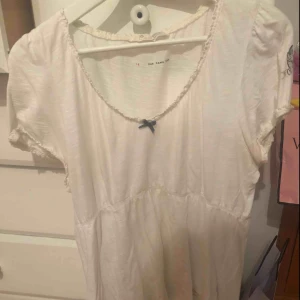  - Tröja från odd molly. Använd 3-4 gånger. Köpte den för ca 600 kronor. Hoppas du är intresserad! 