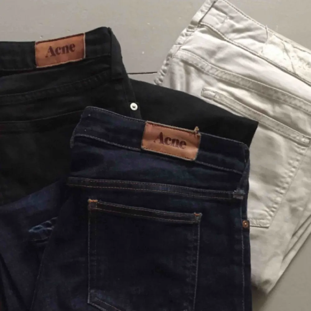 Acne jeans, sparsamt använda Stretchig modell så passar även storleken under/över . Jeans & Byxor.