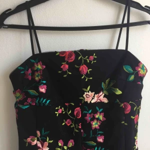  - Oanvänd klänning från Urban Outfitters. Köptes för 500. Superfin men har ingen användning för den! 