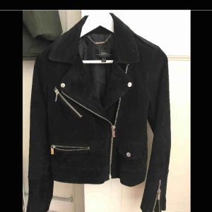  - Mockajacka från Mango i biker-modell Använd 2-3 gånger Inte en skråma! 