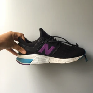  - New Balance. Använda 2 gånger. Köparen står för frakt. Kan mötas i Sthlm, centralt. 🌹