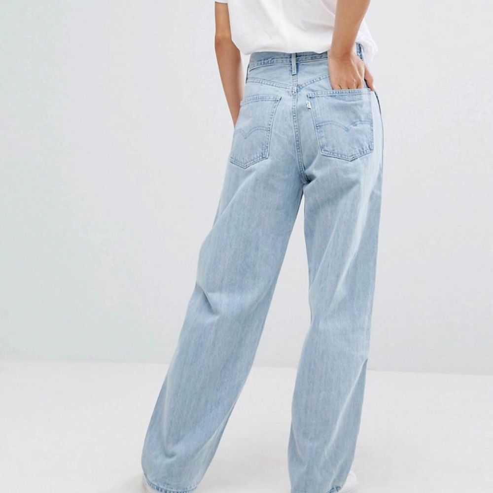 Oanvända jeans från Levi’s Line 8 i ljusblå tvätt. Storlek 27. Kan mötas upp i Uppsala eller skickas mot frakt.. Jeans & Byxor.