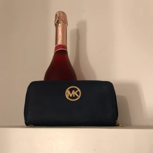  - Michael kors plånbok FEJK, oanvänd