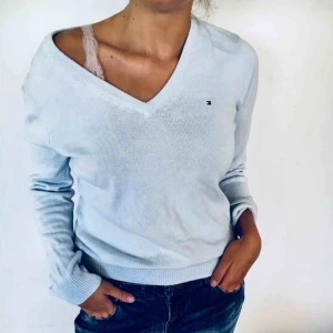  - Jättefin tröja i bra skick från Tommy hilfiger☺️ frakt 25