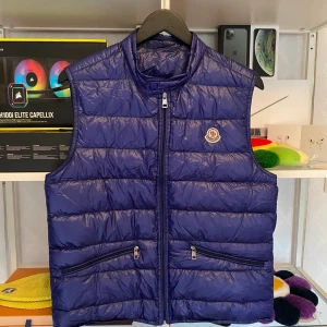 Moncler Gui - Size 3 8/10 skick