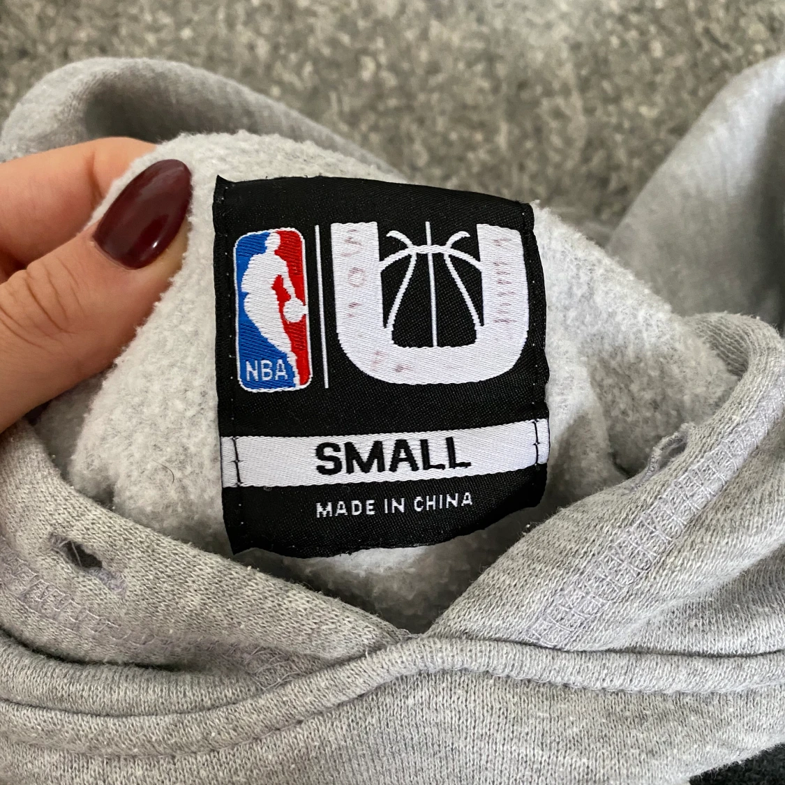 Grå hoodie med tryck - 91