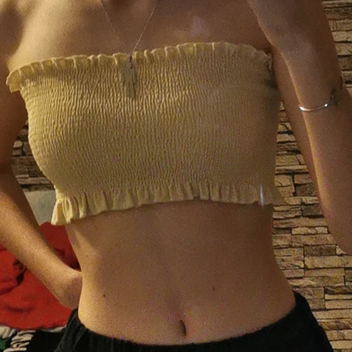 Gul crop top (kinda), S