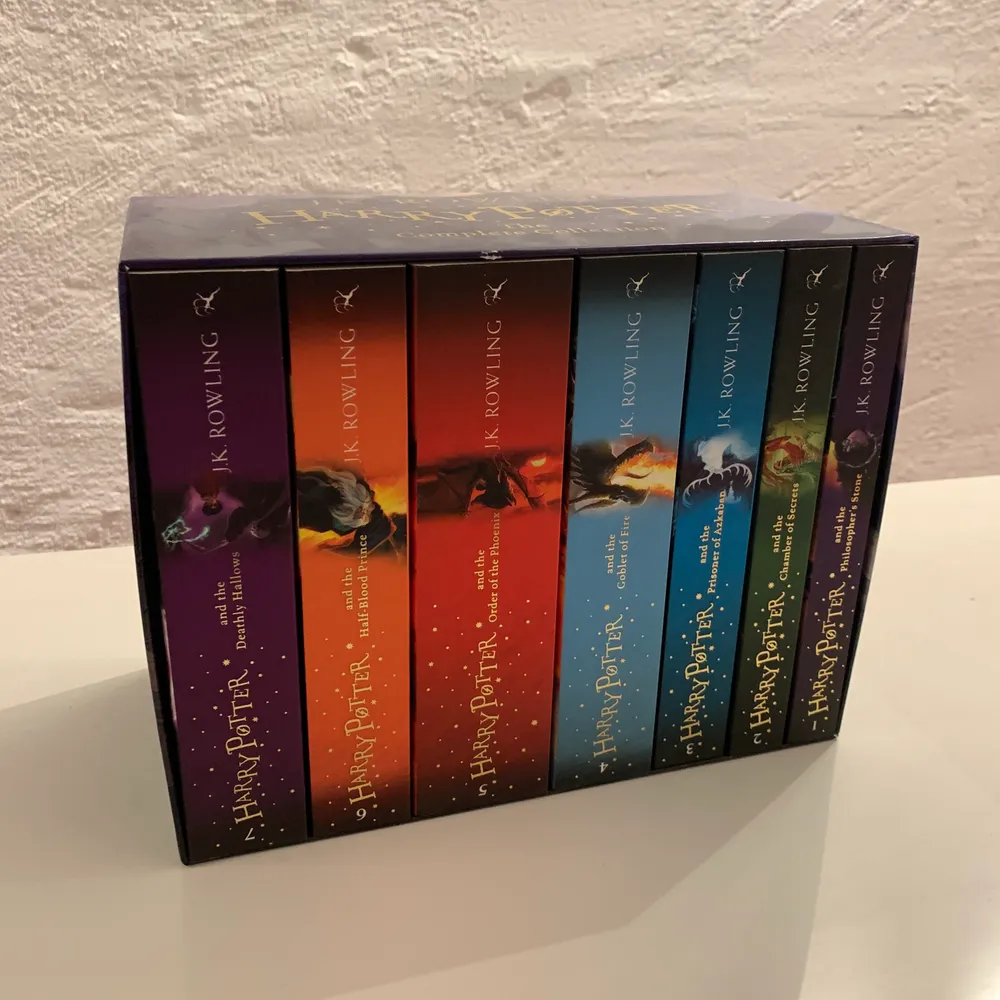 Harry Potter Böcker på engelska, nyskick 10/10. 100 kr styck eller 500 för alla 🤍 (köparen står för frakt). Övrigt.