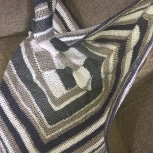 filt  - hemmagjord virkad filt 