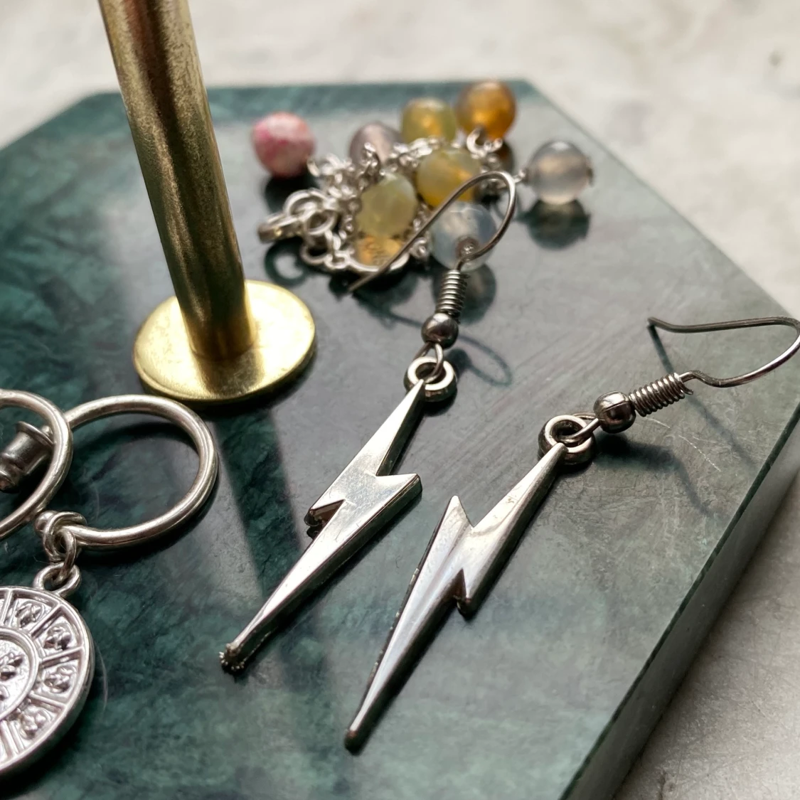 Blixt örhängen och armband. - 91