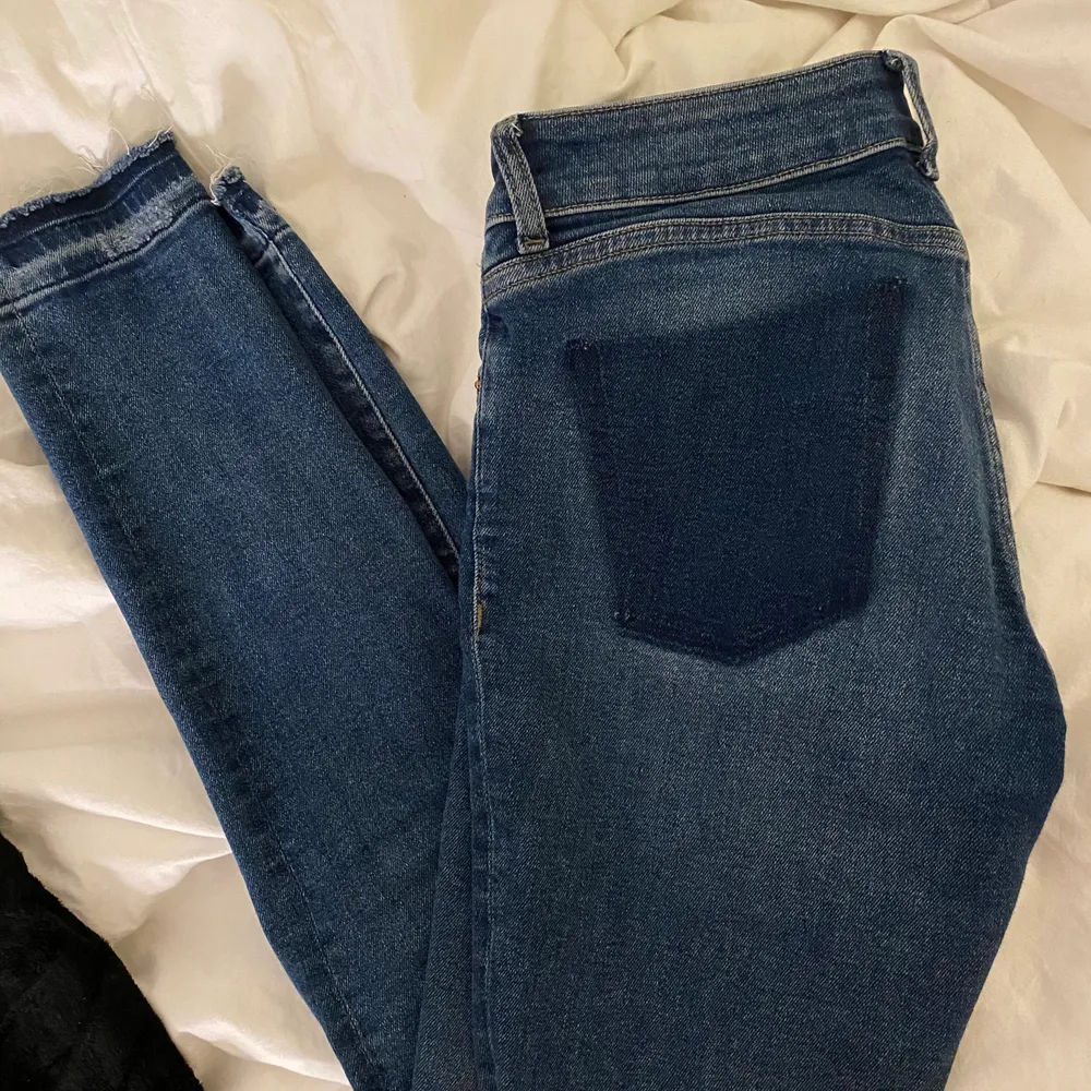 Suuupersköna jeans från DL1961 i modellen Margaux, nypris 1500kr. Stretchiga och lätta att röra sig i! Frakt tillkommer. Jeans & Byxor.