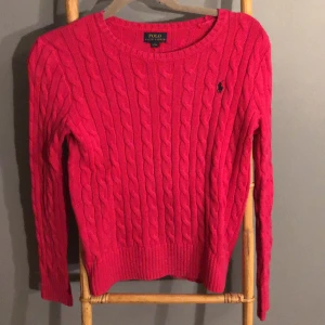 Ralph Laurent stickad tröja.  - Storlek 12-14 men skulle säga s/ m jätte bra skick. 