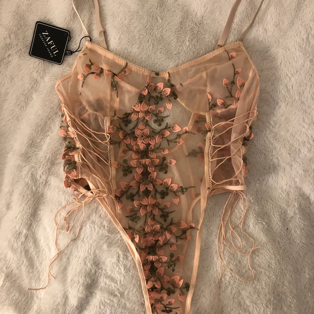 Selling this new body, i dont find use 🌸 the size is quite universal if you dont have huge boobs! High cut on the sides, thong type.. Toppar.