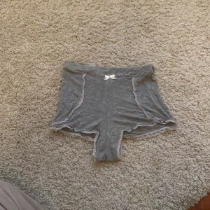 Pyjamasshorts - Gulliga pyjamasshorts från Cubus! Frakten blir 22😋