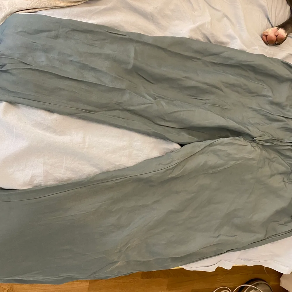 Gröna pyjamas byxor från Hunkemöller! Storlek M/L. 30kr! Frakt tillkommer tillkommer eller så kan jag mötas i Helsingborg☺️. Jeans & Byxor.