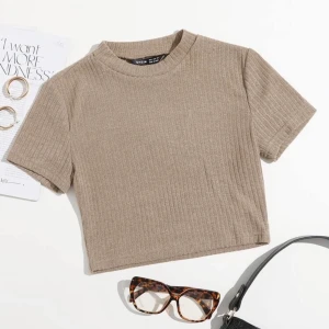 Beige Croptop  - Aldrig använd