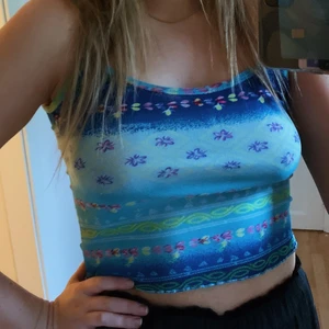 Supergulligt linne - Supergulligt linne i mesh-liknande tyg (inte genomskinligt). Det är one size, på bilden är jag M. Frakten är inte inkluderad i priset ❤️🥰