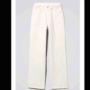  - Snygga jeans från weekday. Frakt kostar 80kr