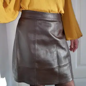Brown leather skirt from Boden, high quality.