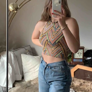  - Snygg magtröja från HM nästa aldrig använd  speciellt när man är lite brun och lätt att ha till alla typer av byxor😆 Storlek S