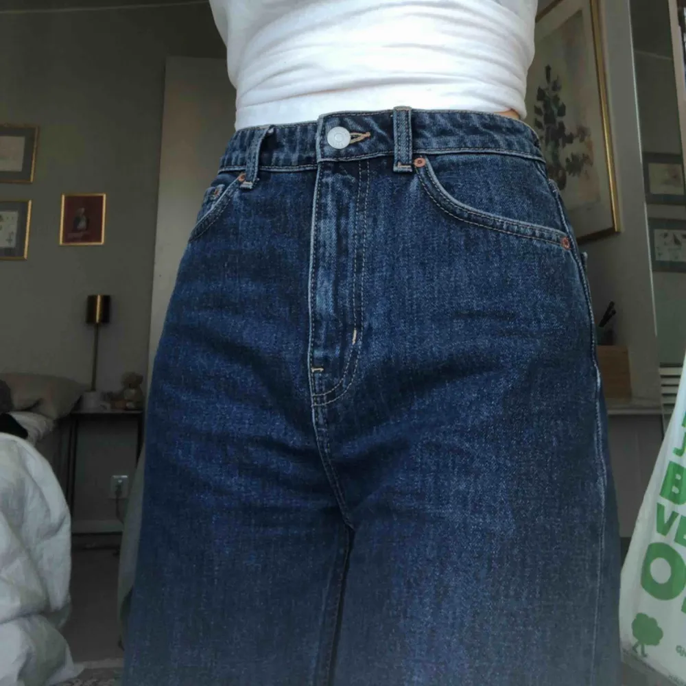 BUDGIVNING! se pris för senaste bud, avslutas 17 Mars. Weekday ’ace’ jeans i färgen ’Ohio blue’. Knappt använda då de är aningen för stora för mig :( . Jeans & Byxor.