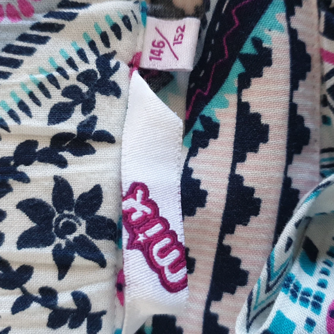 Mönstrad byxa. - 91