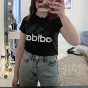  - T-shirt från adidas