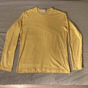  - CDG shirt long sleeve t-shirt with logo on back, in good condition. 