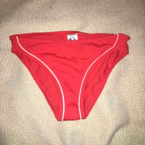  - Röd bikini underdel från arena