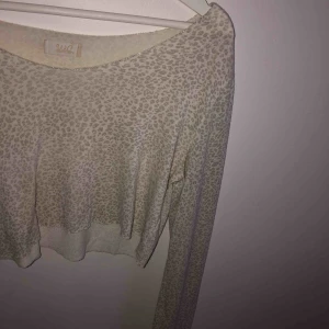  - Jätte söt topp ifrån Walk in closet, nyskick (finns ingen fläck ser bara ut så på kameran)
