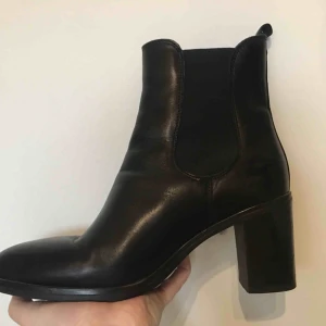  - Skit snygga nästan helt nya. Riktigt läder 