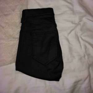  - Sköna skinnbyxor, ny pris 599kr 
