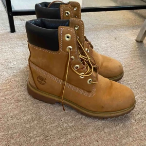  - Supersnygga vinterskor, använda ett fåtal gånger. 