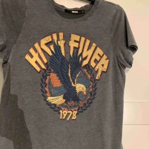  - T-shirt från Bikbok i storlek S. Fint skick. 45 kr