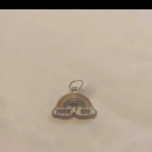  - Helt ny berlock från shock. Köpt för 100kr , köparen står för frakten 11kr :) 