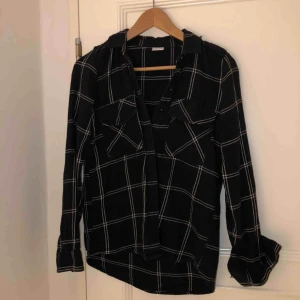  - Skjorta från Gina tricot! 50kr + frakt  Priset går att diskuteras